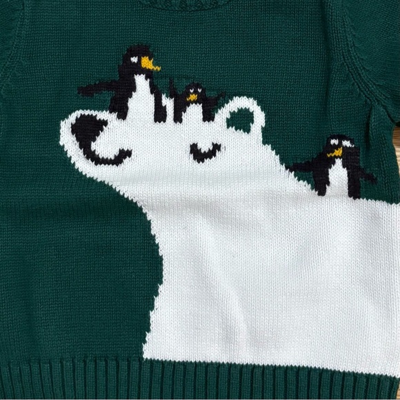 🌟3/$12 Old Navy Polar Bear and Penguin Graphic Sweater for Baby 6-12M - Picture 3 of 6